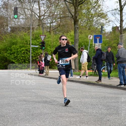 12.04.2026 - 45. Internationalen Wilhelmsburger Insellauf J. Mangold http://msf.ph/oto/9508268 12.04.2026 12:52:13 Ziel 5797, 4529, 5758, 2033, 4571, 2414, 4609, 4609, 5779, 4346 meine-sportfotos.de