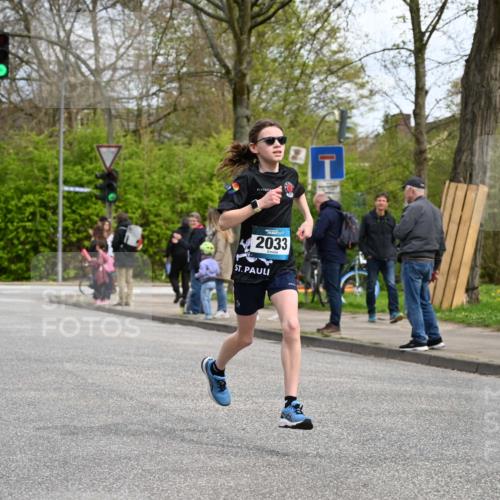 12.04.2026 - 45. Internationalen Wilhelmsburger Insellauf J. Mangold http://msf.ph/oto/9508271 12.04.2026 12:52:14 Ziel 5797, 4529, 5758, 2033, 4571, 2414, 4609, 5779, 4346 meine-sportfotos.de