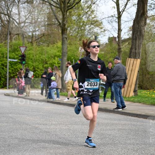 12.04.2026 - 45. Internationalen Wilhelmsburger Insellauf J. Mangold http://msf.ph/oto/9508273 12.04.2026 12:52:14 Ziel 5797, 4529, 5758, 2033, 4571, 2414, 4609, 5779, 4346 meine-sportfotos.de