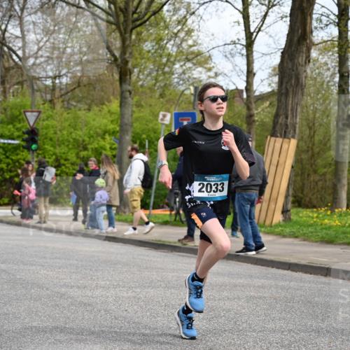 12.04.2026 - 45. Internationalen Wilhelmsburger Insellauf J. Mangold http://msf.ph/oto/9508274 12.04.2026 12:52:14 Ziel 5797, 4529, 5758, 2033, 4571, 2414, 4609, 5779, 4346 meine-sportfotos.de