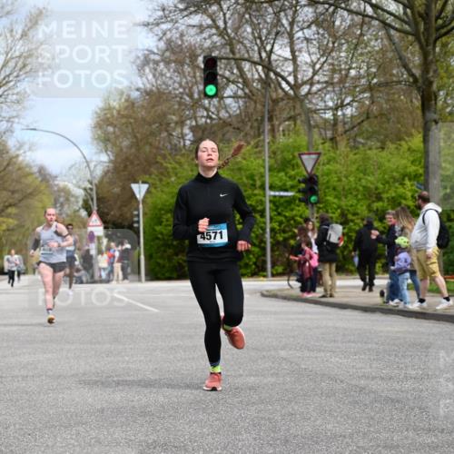 12.04.2026 - 45. Internationalen Wilhelmsburger Insellauf J. Mangold http://msf.ph/oto/9508276 12.04.2026 12:52:15 Ziel 4529, 5758, 2033, 4571, 2414, 4609, 5779, 4346 meine-sportfotos.de