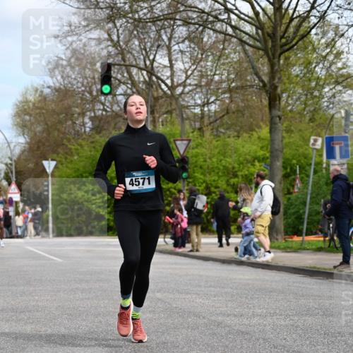 12.04.2026 - 45. Internationalen Wilhelmsburger Insellauf J. Mangold http://msf.ph/oto/9508281 12.04.2026 12:52:15 Ziel 4529, 5758, 2033, 4571, 2414, 4609, 5779, 4346 meine-sportfotos.de
