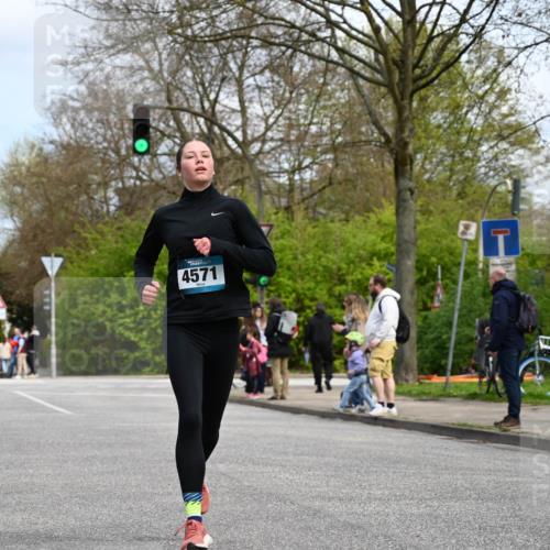 12.04.2026 - 45. Internationalen Wilhelmsburger Insellauf J. Mangold http://msf.ph/oto/9508282 12.04.2026 12:52:15 Ziel 4529, 5758, 2033, 4571, 2414, 4609, 5779, 4346 meine-sportfotos.de
