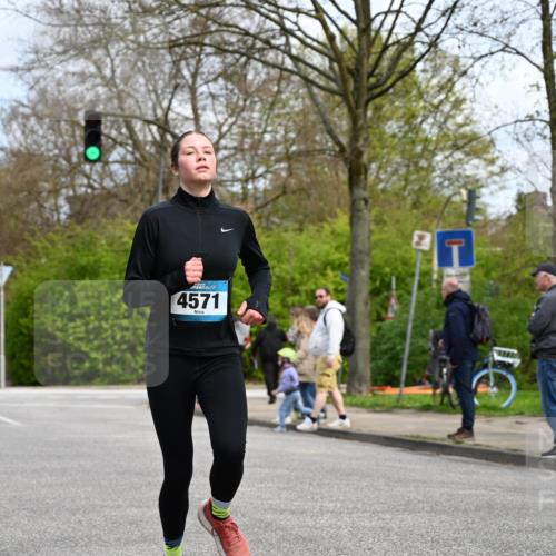 12.04.2026 - 45. Internationalen Wilhelmsburger Insellauf J. Mangold http://msf.ph/oto/9508285 12.04.2026 12:52:15 Ziel 4529, 5758, 2033, 4571, 2414, 4609, 5779, 4346 meine-sportfotos.de
