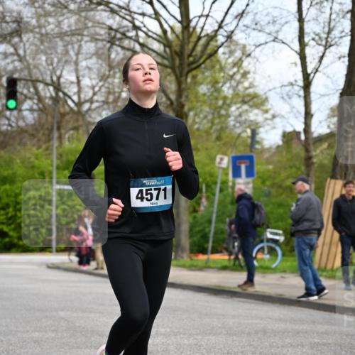 12.04.2026 - 45. Internationalen Wilhelmsburger Insellauf J. Mangold http://msf.ph/oto/9508289 12.04.2026 12:52:16 Ziel 4529, 5758, 2033, 4571, 2414, 4609, 5779, 4346 meine-sportfotos.de