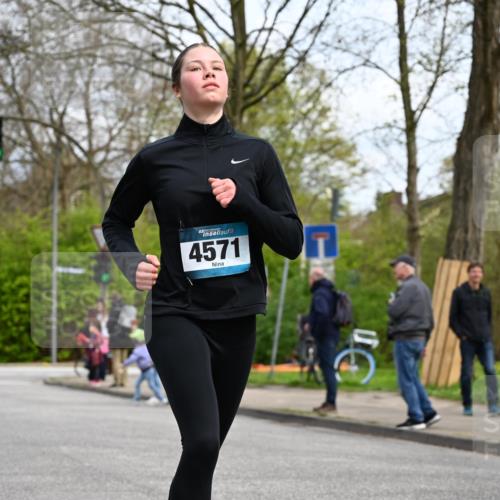 12.04.2026 - 45. Internationalen Wilhelmsburger Insellauf J. Mangold http://msf.ph/oto/9508290 12.04.2026 12:52:16 Ziel 4529, 5758, 2033, 4571, 2414, 4609, 5779, 4346 meine-sportfotos.de