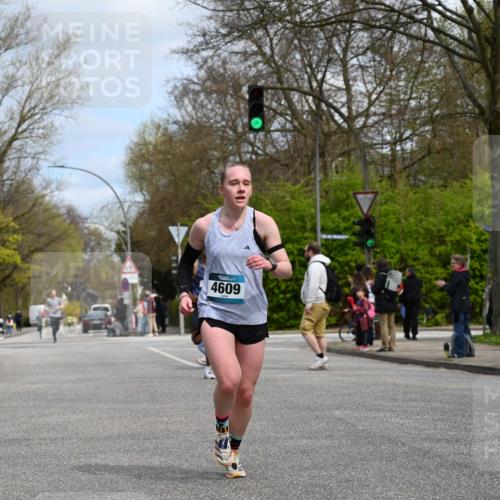 12.04.2026 - 45. Internationalen Wilhelmsburger Insellauf J. Mangold http://msf.ph/oto/9508303 12.04.2026 12:52:18 Ziel 5758, 2033, 4571, 2414, 4609, 5779, 4346, 5763 meine-sportfotos.de