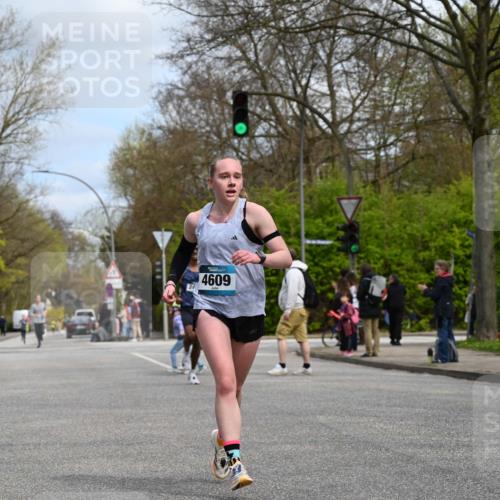 12.04.2026 - 45. Internationalen Wilhelmsburger Insellauf J. Mangold http://msf.ph/oto/9508304 12.04.2026 12:52:18 Ziel 5758, 2033, 4571, 2414, 4609, 5779, 4346, 5763 meine-sportfotos.de