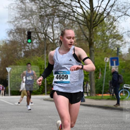 12.04.2026 - 45. Internationalen Wilhelmsburger Insellauf J. Mangold http://msf.ph/oto/9508313 12.04.2026 12:52:18 Ziel 5758, 2033, 4571, 2414, 4609, 5779, 4346, 5763 meine-sportfotos.de