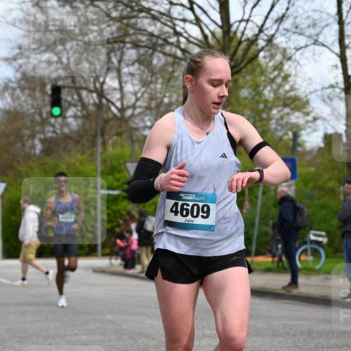 12.04.2026 - 45. Internationalen Wilhelmsburger Insellauf J. Mangold http://msf.ph/oto/9508315 12.04.2026 12:52:19 Ziel 5758, 2033, 4571, 2414, 4609, 5779, 4346, 5763 meine-sportfotos.de