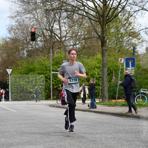 12.04.2026 - 45. Internationalen Wilhelmsburger Insellauf J. Mangold http://msf.ph/oto/9508334 12.04.2026 12:52:28 Ziel 2414, 4609, 5779, 4346, 5763, 2896, 5621, 4879, 4891, 5127, 2218 meine-sportfotos.de