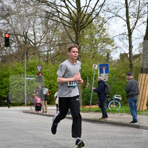 12.04.2026 - 45. Internationalen Wilhelmsburger Insellauf J. Mangold http://msf.ph/oto/9508339 12.04.2026 12:52:28 Ziel 2414, 4609, 5779, 4346, 5763, 2896, 5621, 4879, 4891, 5127, 2218 meine-sportfotos.de