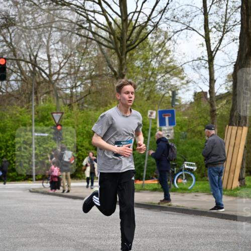 12.04.2026 - 45. Internationalen Wilhelmsburger Insellauf J. Mangold http://msf.ph/oto/9508340 12.04.2026 12:52:28 Ziel 2414, 4609, 5779, 4346, 5763, 2896, 5621, 4879, 4891, 5127, 2218 meine-sportfotos.de