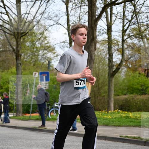 12.04.2026 - 45. Internationalen Wilhelmsburger Insellauf J. Mangold http://msf.ph/oto/9508347 12.04.2026 12:52:29 Ziel 2414, 4609, 5779, 4346, 5763, 2896, 5621, 4879, 4891, 5127, 2218 meine-sportfotos.de