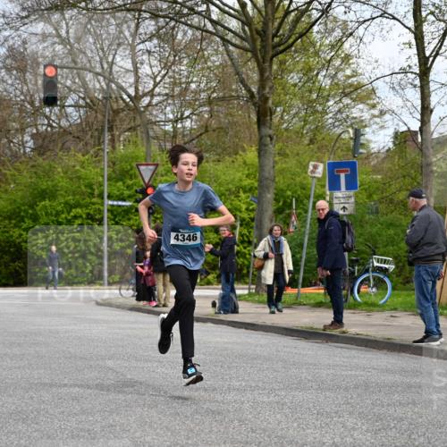 12.04.2026 - 45. Internationalen Wilhelmsburger Insellauf J. Mangold http://msf.ph/oto/9508351 12.04.2026 12:52:36 Ziel 4609, 5779, 4346, 5763, 2896, 5621, 4879, 4891, 5127, 5127, 2218, 4183, 3749, 3160 meine-sportfotos.de