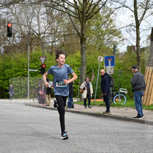 12.04.2026 - 45. Internationalen Wilhelmsburger Insellauf J. Mangold http://msf.ph/oto/9508352 12.04.2026 12:52:36 Ziel 4609, 5779, 4346, 5763, 2896, 5621, 4879, 4891, 5127, 5127, 2218, 4183, 3749, 3160 meine-sportfotos.de