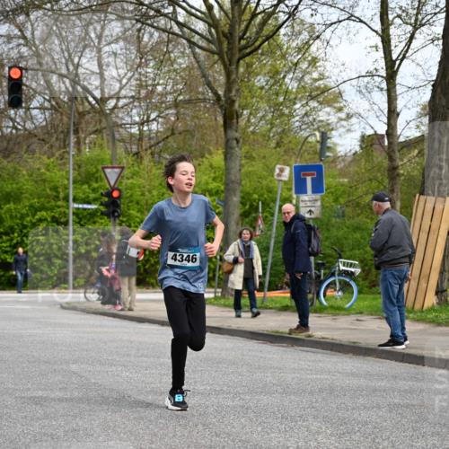 12.04.2026 - 45. Internationalen Wilhelmsburger Insellauf J. Mangold http://msf.ph/oto/9508353 12.04.2026 12:52:36 Ziel 4609, 5779, 4346, 5763, 2896, 5621, 4879, 4891, 5127, 5127, 2218, 4183, 3749, 3160 meine-sportfotos.de