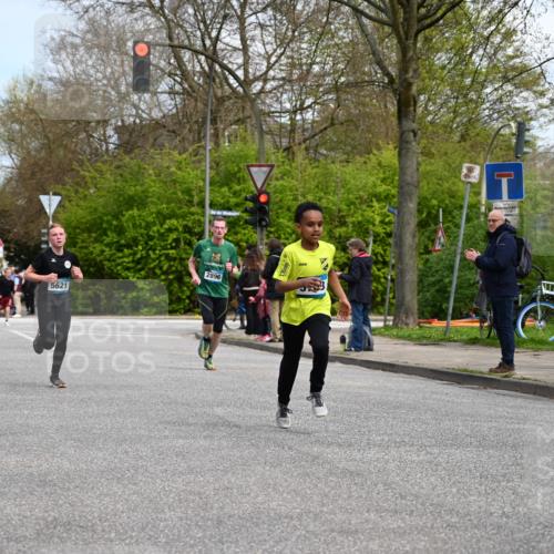 12.04.2026 - 45. Internationalen Wilhelmsburger Insellauf J. Mangold http://msf.ph/oto/9508367 12.04.2026 12:52:48 Ziel 4346, 5763, 2896, 5621, 4879, 4891, 5127, 5127, 2218, 4183, 3749, 3160, 5628, 5447, 5464, 5358 meine-sportfotos.de