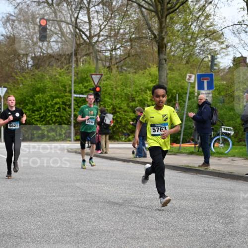 12.04.2026 - 45. Internationalen Wilhelmsburger Insellauf J. Mangold http://msf.ph/oto/9508372 12.04.2026 12:52:48 Ziel 4346, 5763, 2896, 5621, 4879, 4891, 5127, 5127, 2218, 4183, 3749, 3160, 5628, 5447, 5464, 5358 meine-sportfotos.de