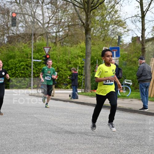 12.04.2026 - 45. Internationalen Wilhelmsburger Insellauf J. Mangold http://msf.ph/oto/9508375 12.04.2026 12:52:49 Ziel 4346, 5763, 2896, 5621, 4879, 4891, 5127, 2218, 4183, 3749, 3160, 5628, 5447, 5464, 5358 meine-sportfotos.de