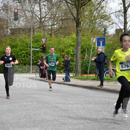 12.04.2026 - 45. Internationalen Wilhelmsburger Insellauf J. Mangold http://msf.ph/oto/9508379 12.04.2026 12:52:49 Ziel 4346, 5763, 2896, 5621, 4879, 4891, 5127, 2218, 4183, 3749, 3160, 5628, 5447, 5464, 5358 meine-sportfotos.de