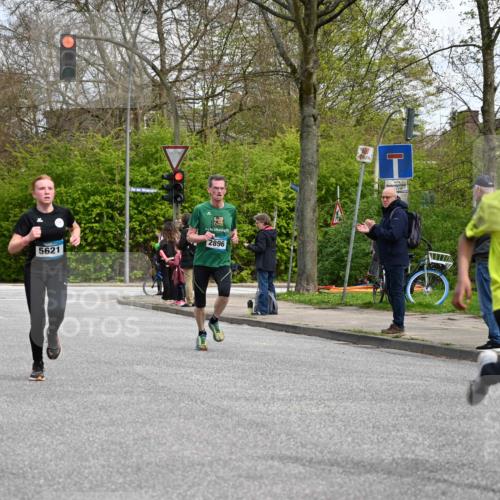 12.04.2026 - 45. Internationalen Wilhelmsburger Insellauf J. Mangold http://msf.ph/oto/9508380 12.04.2026 12:52:49 Ziel 4346, 5763, 2896, 5621, 4879, 4891, 5127, 2218, 4183, 3749, 3160, 5628, 5447, 5464, 5358 meine-sportfotos.de