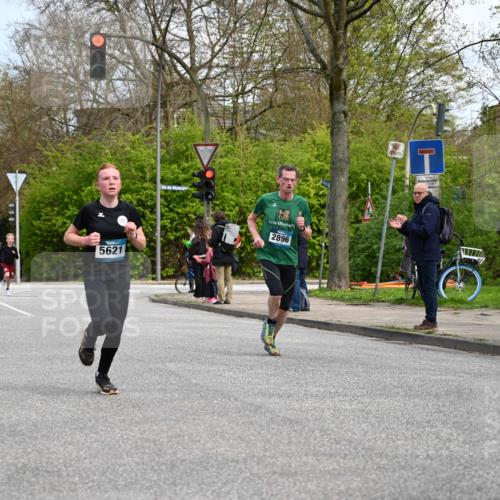 12.04.2026 - 45. Internationalen Wilhelmsburger Insellauf J. Mangold http://msf.ph/oto/9508384 12.04.2026 12:52:49 Ziel 4346, 5763, 2896, 5621, 4879, 4891, 5127, 2218, 4183, 3749, 3160, 5628, 5447, 5464, 5358 meine-sportfotos.de