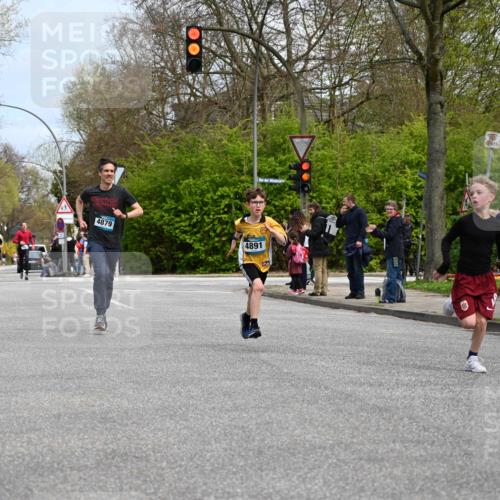 12.04.2026 - 45. Internationalen Wilhelmsburger Insellauf J. Mangold http://msf.ph/oto/9508400 12.04.2026 12:52:56 Ziel 5763, 2896, 5621, 4879, 4891, 5127, 2218, 4183, 3749, 3160, 5628, 5447, 5464, 5358, 5358 meine-sportfotos.de