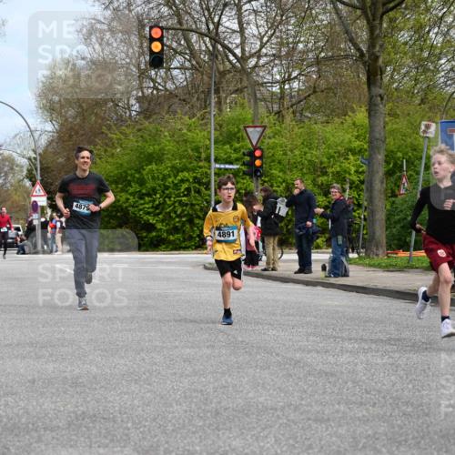 12.04.2026 - 45. Internationalen Wilhelmsburger Insellauf J. Mangold http://msf.ph/oto/9508402 12.04.2026 12:52:56 Ziel 5763, 2896, 5621, 4879, 4891, 5127, 2218, 4183, 3749, 3160, 5628, 5447, 5464, 5358, 5358 meine-sportfotos.de