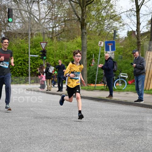 12.04.2026 - 45. Internationalen Wilhelmsburger Insellauf J. Mangold http://msf.ph/oto/9508412 12.04.2026 12:52:57 Ziel 5763, 2896, 5621, 4879, 4891, 5127, 2218, 4183, 3749, 3749, 3160, 5628, 5447, 5464, 5358 meine-sportfotos.de