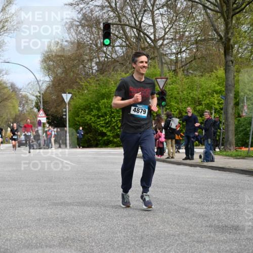 12.04.2026 - 45. Internationalen Wilhelmsburger Insellauf J. Mangold http://msf.ph/oto/9508414 12.04.2026 12:52:57 Ziel 5763, 2896, 5621, 4879, 4891, 5127, 2218, 4183, 3749, 3749, 3160, 5628, 5447, 5464, 5358 meine-sportfotos.de