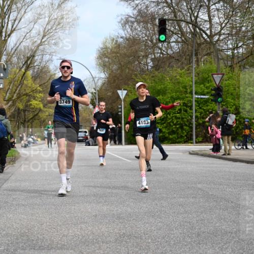 12.04.2026 - 45. Internationalen Wilhelmsburger Insellauf J. Mangold http://msf.ph/oto/9508428 12.04.2026 12:53:04 Ziel 5763, 2896, 5621, 4879, 4891, 5127, 2218, 4183, 3749, 3160, 5628, 5447, 5464, 5358, 3293, 4317 meine-sportfotos.de