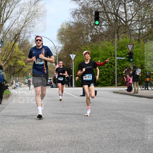 12.04.2026 - 45. Internationalen Wilhelmsburger Insellauf J. Mangold http://msf.ph/oto/9508429 12.04.2026 12:53:04 Ziel 5763, 2896, 5621, 4879, 4891, 5127, 2218, 4183, 3749, 3160, 5628, 5447, 5464, 5358, 3293, 4317 meine-sportfotos.de