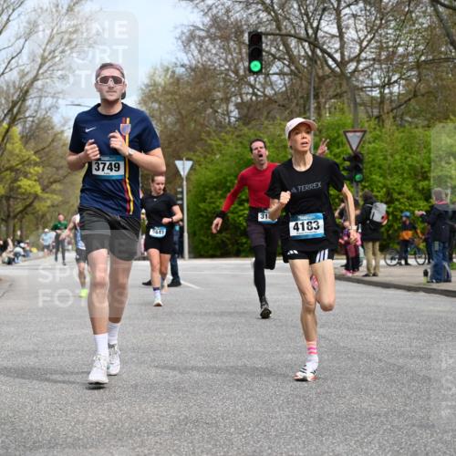 12.04.2026 - 45. Internationalen Wilhelmsburger Insellauf J. Mangold http://msf.ph/oto/9508437 12.04.2026 12:53:05 Ziel 5763, 2896, 5621, 4879, 4891, 5127, 2218, 4183, 3749, 3160, 5628, 5447, 5464, 5358, 3293, 4317, 5227 meine-sportfotos.de