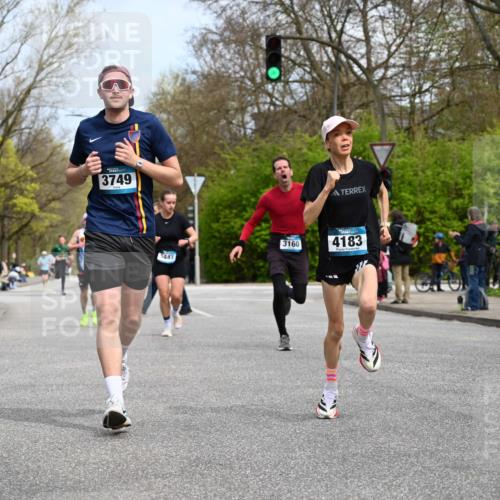 12.04.2026 - 45. Internationalen Wilhelmsburger Insellauf J. Mangold http://msf.ph/oto/9508438 12.04.2026 12:53:05 Ziel 5763, 2896, 5621, 4879, 4891, 5127, 2218, 4183, 3749, 3160, 5628, 5447, 5464, 5358, 3293, 4317, 5227 meine-sportfotos.de