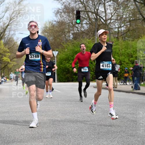 12.04.2026 - 45. Internationalen Wilhelmsburger Insellauf J. Mangold http://msf.ph/oto/9508439 12.04.2026 12:53:05 Ziel 5763, 2896, 5621, 4879, 4891, 5127, 2218, 4183, 3749, 3160, 5628, 5447, 5464, 5358, 3293, 4317, 5227 meine-sportfotos.de