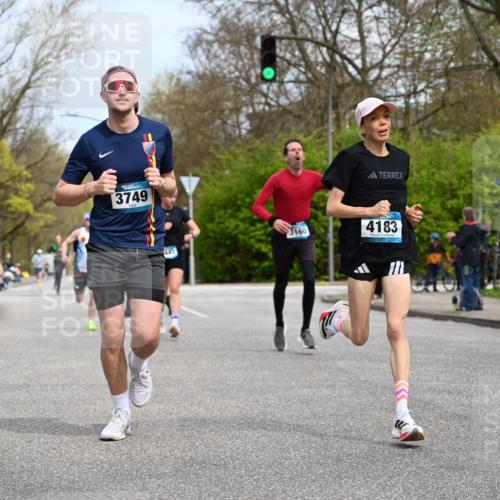 12.04.2026 - 45. Internationalen Wilhelmsburger Insellauf J. Mangold http://msf.ph/oto/9508440 12.04.2026 12:53:05 Ziel 5763, 2896, 5621, 4879, 4891, 5127, 2218, 4183, 3749, 3160, 5628, 5447, 5464, 5358, 3293, 4317, 5227 meine-sportfotos.de