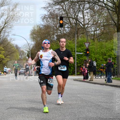 12.04.2026 - 45. Internationalen Wilhelmsburger Insellauf J. Mangold http://msf.ph/oto/9508446 12.04.2026 12:53:07 Ziel 5763, 2896, 5621, 4879, 4891, 5127, 2218, 4183, 3749, 3160, 5628, 5447, 5464, 5464, 5358, 3293, 4317, 5227, 3294, 3520 meine-sportfotos.de