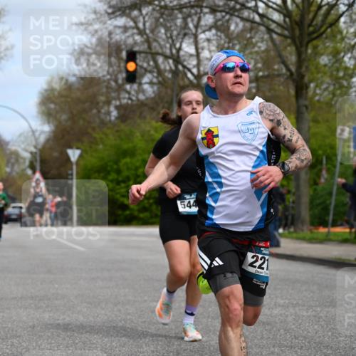 12.04.2026 - 45. Internationalen Wilhelmsburger Insellauf J. Mangold http://msf.ph/oto/9508453 12.04.2026 12:53:08 Ziel 2896, 5621, 4879, 4891, 5127, 2218, 4183, 3749, 3160, 5628, 5447, 5464, 5358, 5358, 3293, 4317, 5227, 3294, 3520, 5143 meine-sportfotos.de