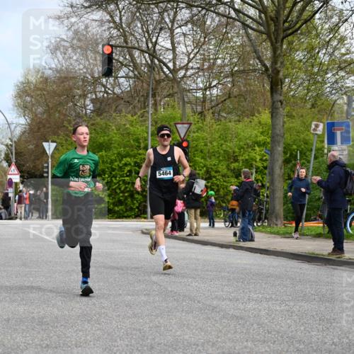 12.04.2026 - 45. Internationalen Wilhelmsburger Insellauf J. Mangold http://msf.ph/oto/9508455 12.04.2026 12:53:13 Ziel 5127, 2218, 4183, 3749, 3160, 5628, 5447, 5464, 5358, 3293, 4317, 5227, 3294, 3520, 5143, 5754, 4592, 4455, 4037 meine-sportfotos.de