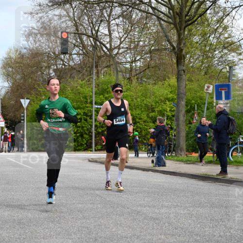 12.04.2026 - 45. Internationalen Wilhelmsburger Insellauf J. Mangold http://msf.ph/oto/9508458 12.04.2026 12:53:13 Ziel 5127, 2218, 4183, 3749, 3160, 5628, 5447, 5464, 5358, 3293, 4317, 5227, 3294, 3520, 5143, 5754, 4592, 4455, 4037 meine-sportfotos.de