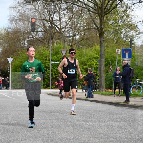 12.04.2026 - 45. Internationalen Wilhelmsburger Insellauf J. Mangold http://msf.ph/oto/9508460 12.04.2026 12:53:13 Ziel 5127, 2218, 4183, 3749, 3160, 5628, 5447, 5464, 5358, 3293, 4317, 5227, 3294, 3520, 5143, 5754, 4592, 4455, 4037 meine-sportfotos.de
