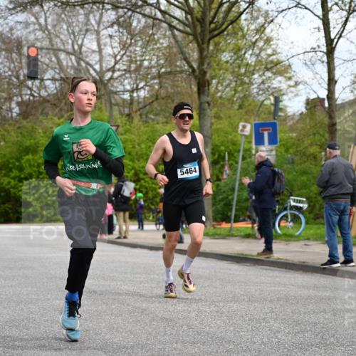 12.04.2026 - 45. Internationalen Wilhelmsburger Insellauf J. Mangold http://msf.ph/oto/9508466 12.04.2026 12:53:13 Ziel 5127, 2218, 4183, 3749, 3160, 5628, 5447, 5464, 5358, 3293, 4317, 5227, 3294, 3520, 5143, 5754, 4592, 4455, 4037 meine-sportfotos.de