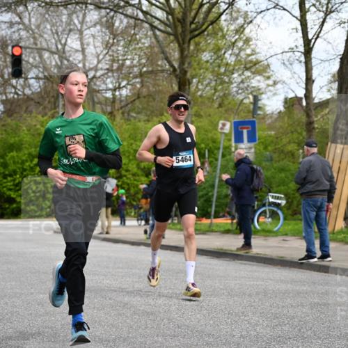 12.04.2026 - 45. Internationalen Wilhelmsburger Insellauf J. Mangold http://msf.ph/oto/9508467 12.04.2026 12:53:14 Ziel 2218, 4183, 3749, 3160, 5628, 5447, 5464, 5358, 3293, 4317, 5227, 3294, 3520, 5143, 5754, 4592, 4455, 4037, 5784 meine-sportfotos.de