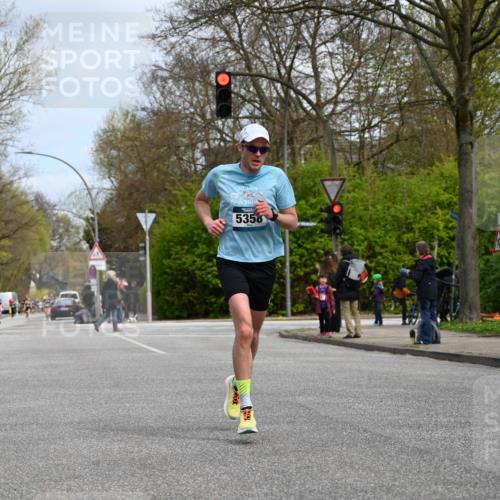 12.04.2026 - 45. Internationalen Wilhelmsburger Insellauf J. Mangold http://msf.ph/oto/9508472 12.04.2026 12:53:19 Ziel 4183, 3749, 3160, 5628, 5447, 5464, 5358, 3293, 4317, 5227, 3294, 3520, 5143, 5754, 4592, 4455, 4037, 5784, 5785, 4658 meine-sportfotos.de