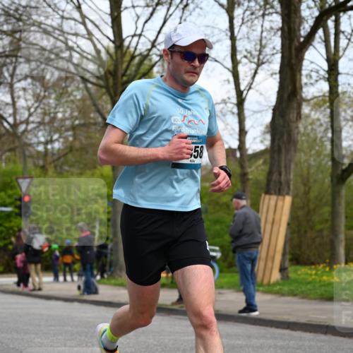 12.04.2026 - 45. Internationalen Wilhelmsburger Insellauf J. Mangold http://msf.ph/oto/9508484 12.04.2026 12:53:20 Ziel 4183, 3749, 3160, 5628, 5447, 5464, 5358, 3293, 4317, 5227, 3294, 3520, 5143, 5143, 5754, 4592, 4455, 4037, 5784, 5785, 4658 meine-sportfotos.de
