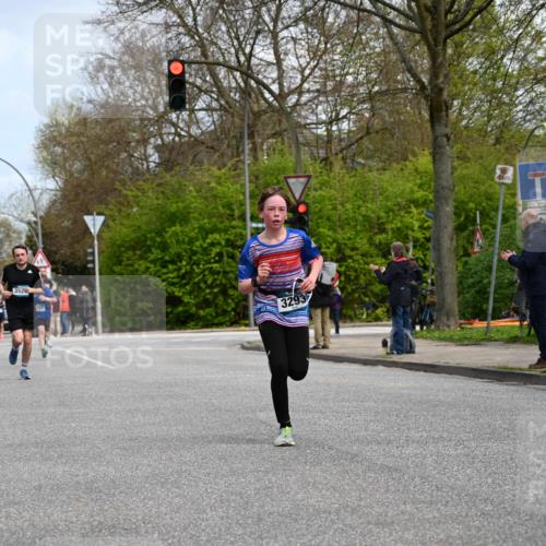 12.04.2026 - 45. Internationalen Wilhelmsburger Insellauf J. Mangold http://msf.ph/oto/9508487 12.04.2026 12:53:33 Ziel 5358, 3293, 4317, 5227, 3294, 3520, 5143, 5754, 5754, 4592, 4455, 4037, 5784, 5785, 4658, 5787, 3254, 5788, 3000, 4823 meine-sportfotos.de