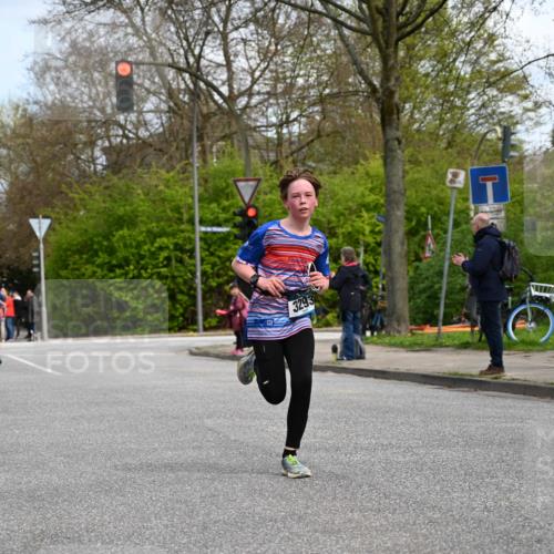 12.04.2026 - 45. Internationalen Wilhelmsburger Insellauf J. Mangold http://msf.ph/oto/9508491 12.04.2026 12:53:33 Ziel 5358, 3293, 4317, 5227, 3294, 3520, 5143, 5754, 5754, 4592, 4455, 4037, 5784, 5785, 4658, 5787, 3254, 5788, 3000, 4823 meine-sportfotos.de