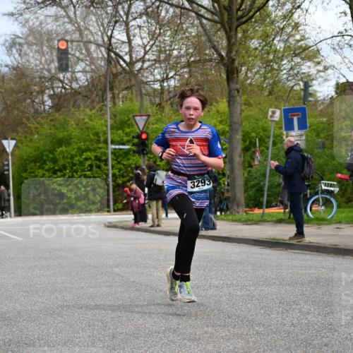 12.04.2026 - 45. Internationalen Wilhelmsburger Insellauf J. Mangold http://msf.ph/oto/9508493 12.04.2026 12:53:34 Ziel 3293, 4317, 5227, 3294, 3520, 5143, 5754, 4592, 4592, 4455, 4037, 5784, 5785, 4658, 5787, 5787, 3254, 5788, 3000, 4823 meine-sportfotos.de