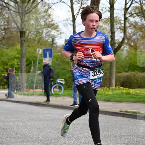 12.04.2026 - 45. Internationalen Wilhelmsburger Insellauf J. Mangold http://msf.ph/oto/9508502 12.04.2026 12:53:34 Ziel 3293, 4317, 5227, 3294, 3520, 5143, 5754, 4592, 4592, 4455, 4037, 5784, 5785, 4658, 5787, 5787, 3254, 5788, 3000, 4823 meine-sportfotos.de
